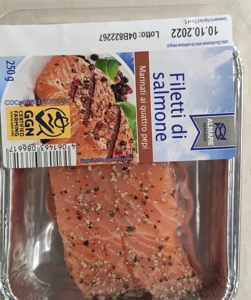 Filetti di salmone marinato ai quattro pepi