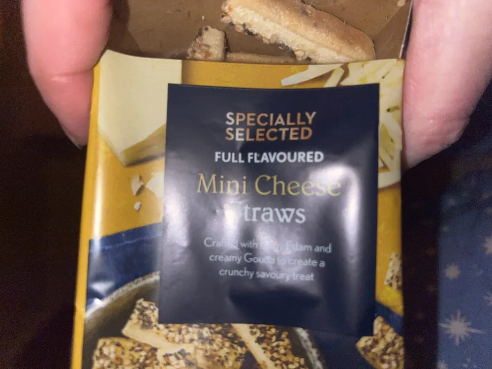 FULL FLAVOURED Mini Cheese Straws