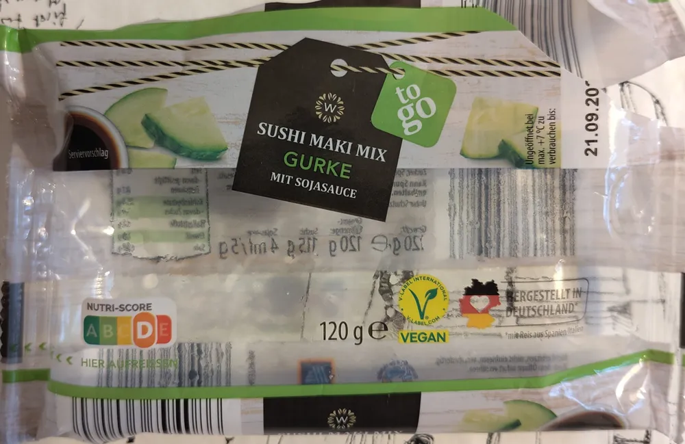 SUSHI MAKI MIX GURKE MIT SOJASAUCE