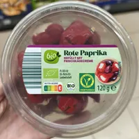 Rote Bio-Paprika gefüllt mit Frischkäsecreme