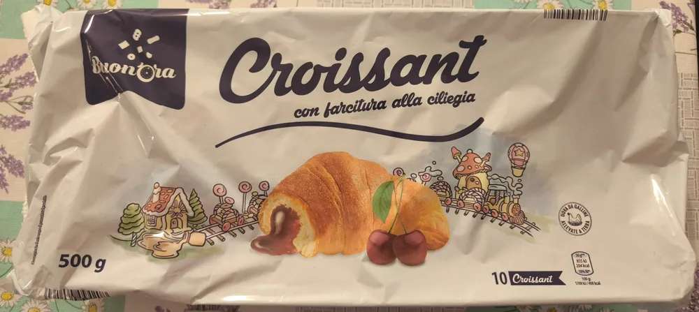 Croissant con farcitura alla ciliegia