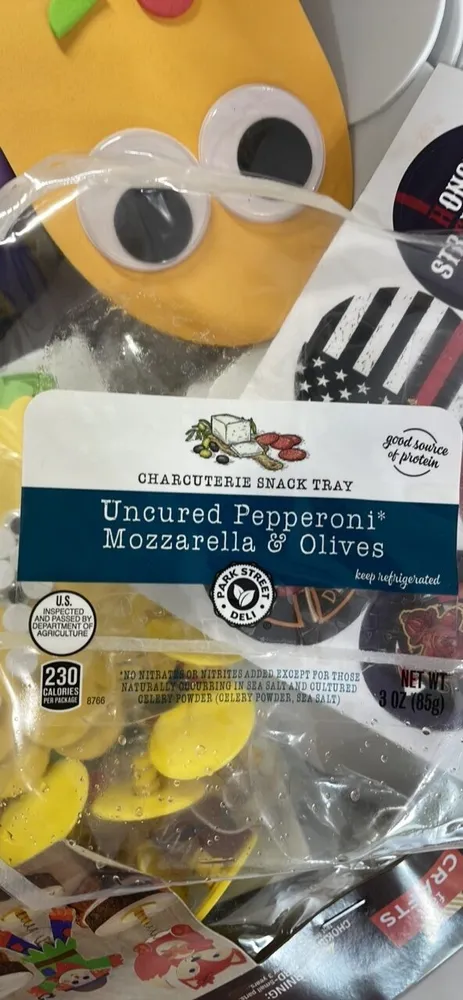 Uncured Pepperoni Mozzarella & Olives