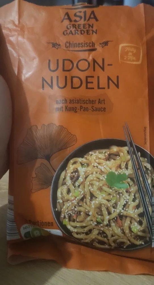 Udon-Nudeln mit Kung-Pao-Sauce