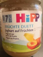 Hipp yogourt sur un lit de fruit