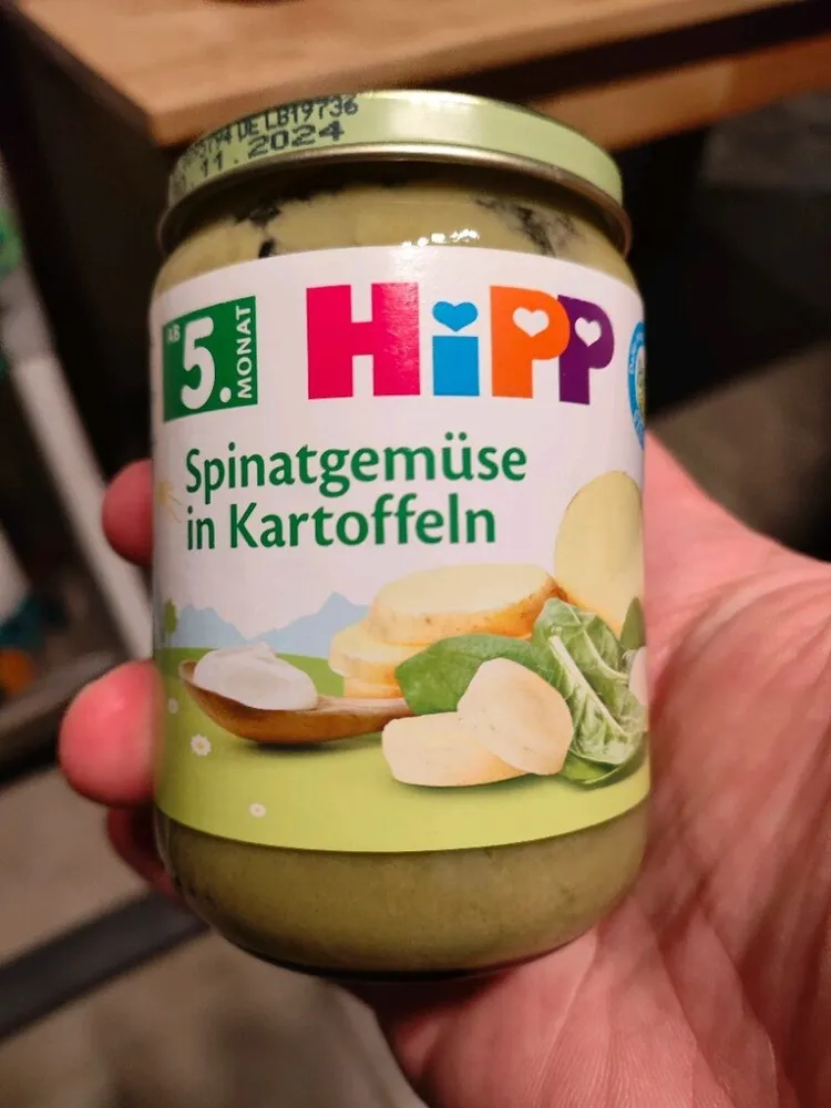 Spinatgemüse in Kartoffeln