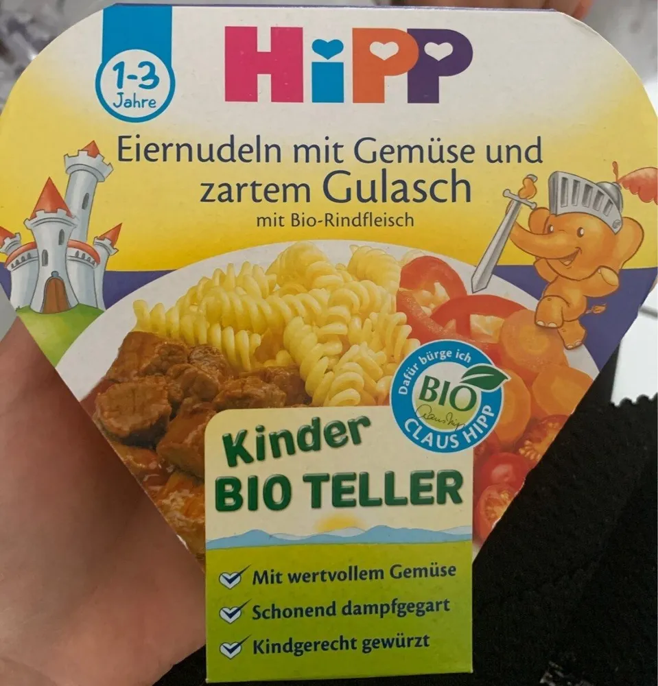 Eiernufeln mit gemüse und zartem gulasch