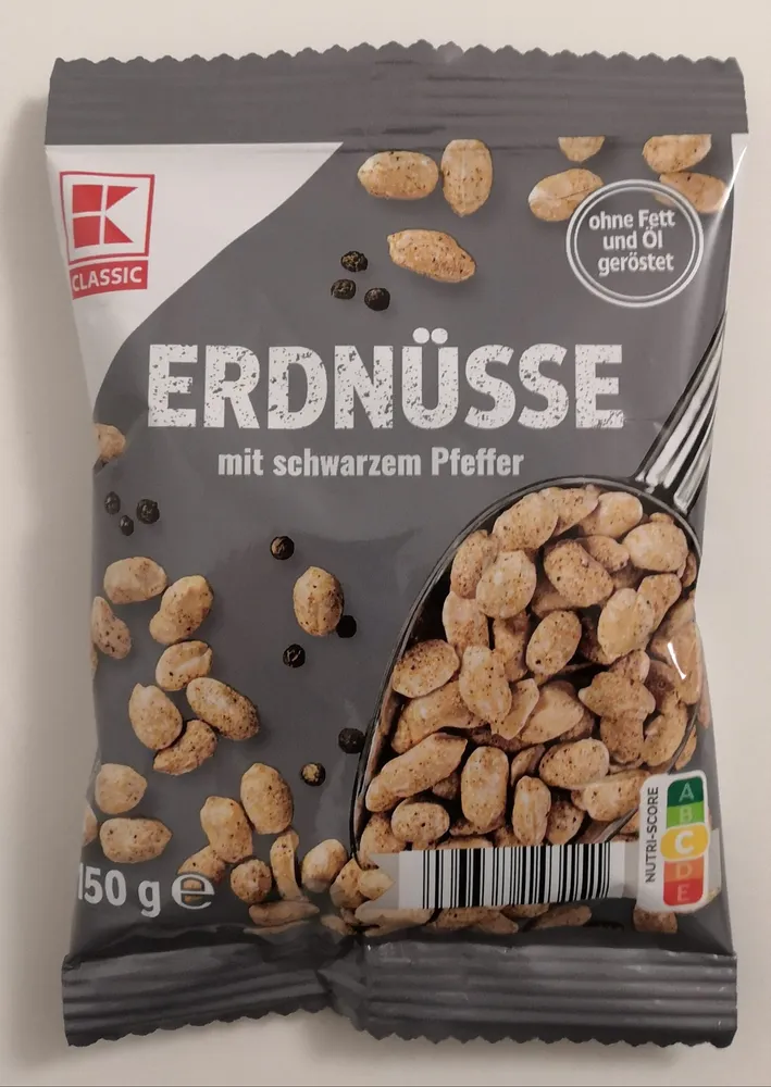 Erdnüsse mit schwarzem Pfeffer