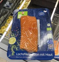 Lachsfiletportion mit Haut