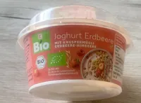Joghurt Erdbeeren mit Knuspermüsli Erdbeere-Himbeere