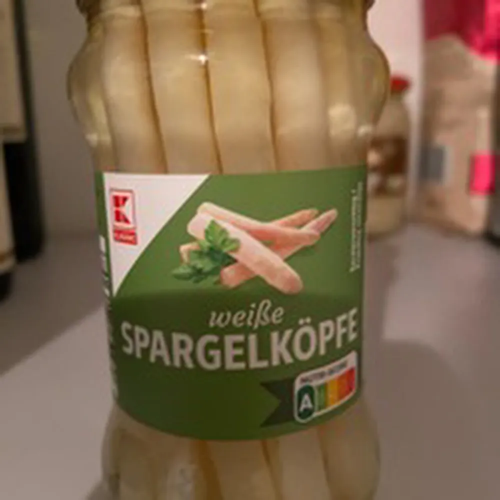 Weiße Spargelköpfe
