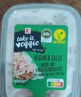 Veganer Salat nach Art eines Fleischsalats