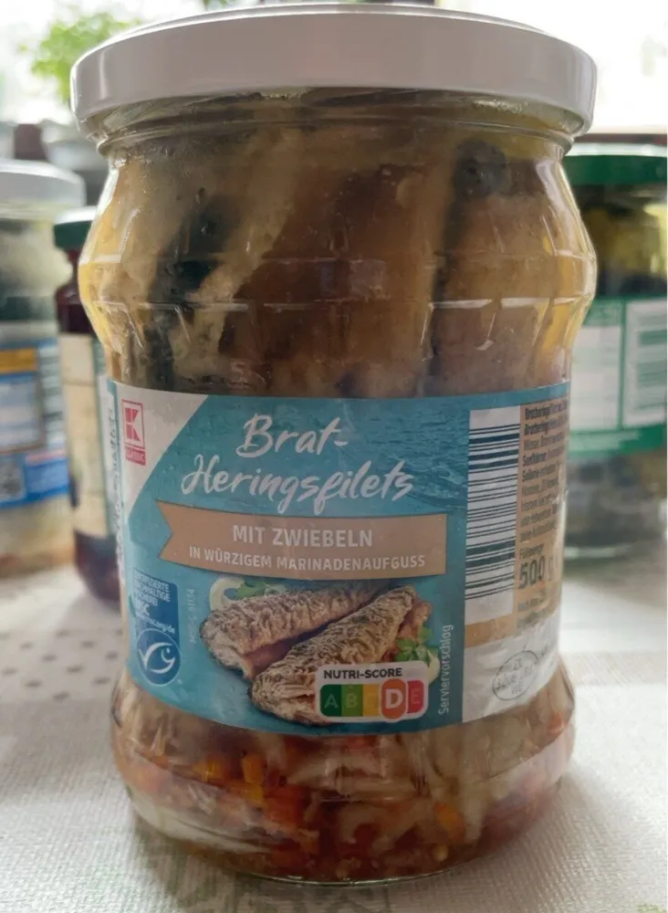 Bratheringsfilets mit Zwiebeln