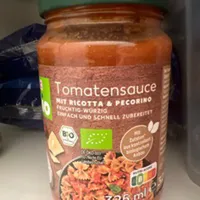 Tomatensauce mit Ricotta und Pecorino