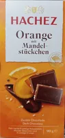 Orange mit Mandelstückchen