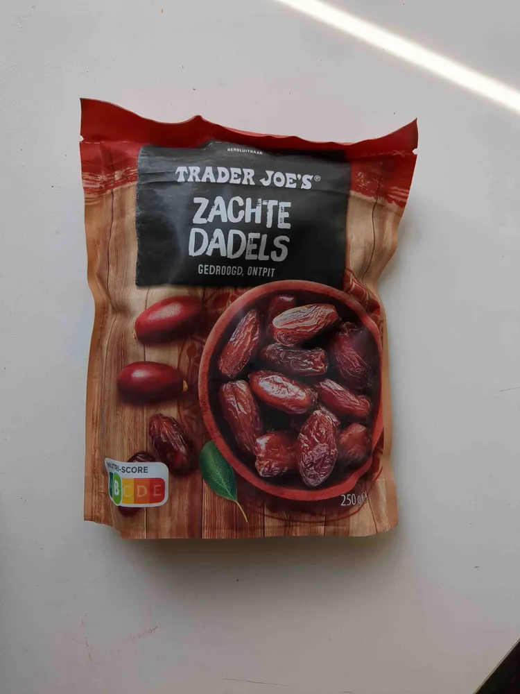 Zachte dadels gedroogd, ontpit