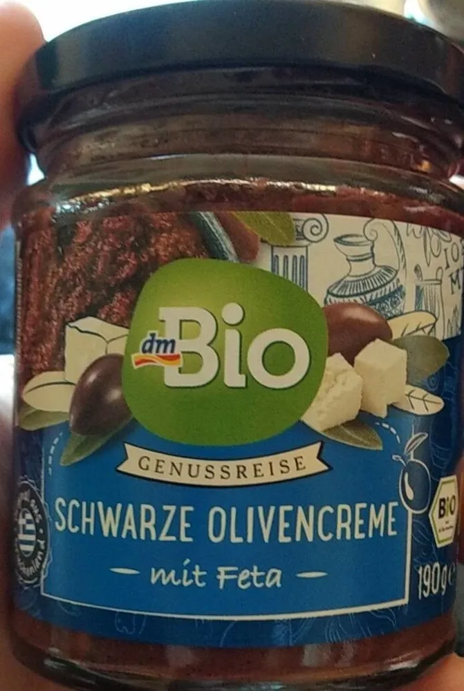 Schwarze Olivencreme mit Feta
