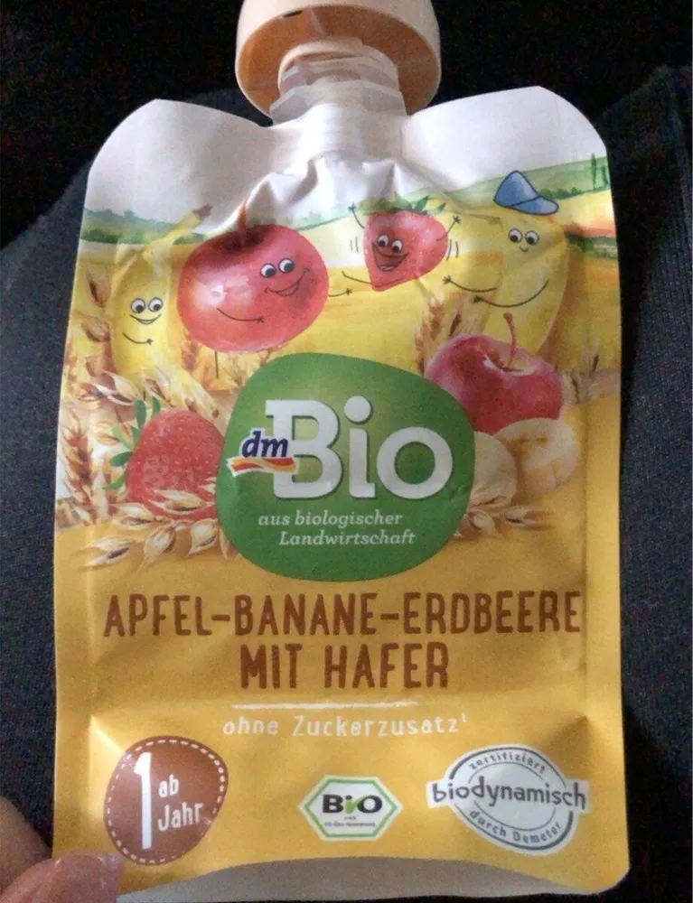 Apfel banane erdbeere mit hafer