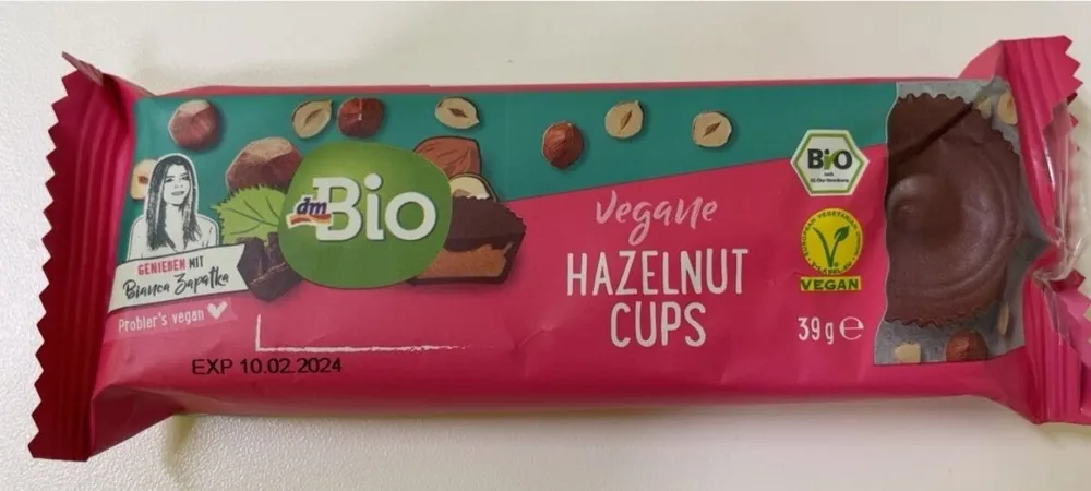 Hazelnut cups