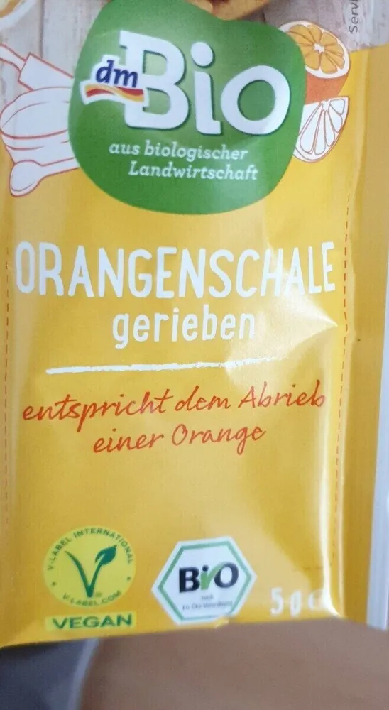 Orangenschale gerieben