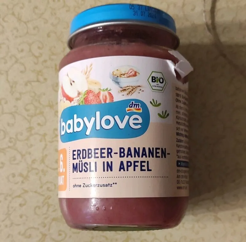 Erdbeer-Bananen-Müsli in Apfel (ab 6. Monat)