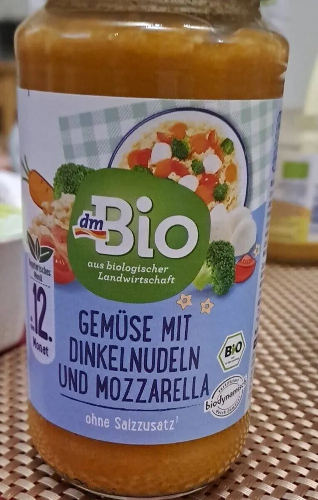 Gemuse mit dinkelnudeln une mozzarella
