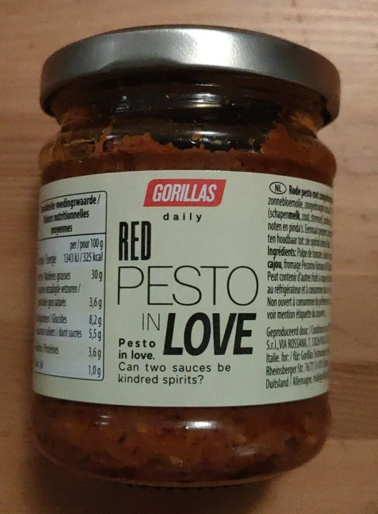 Red pesto in love