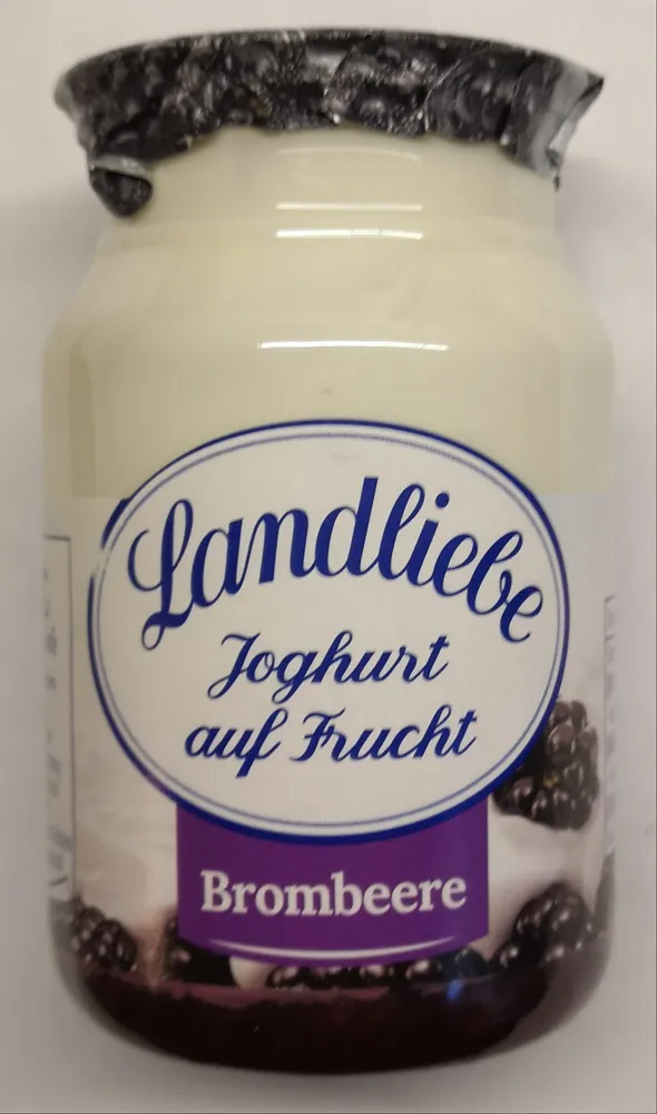 Joghurt auf Frucht Brombeere