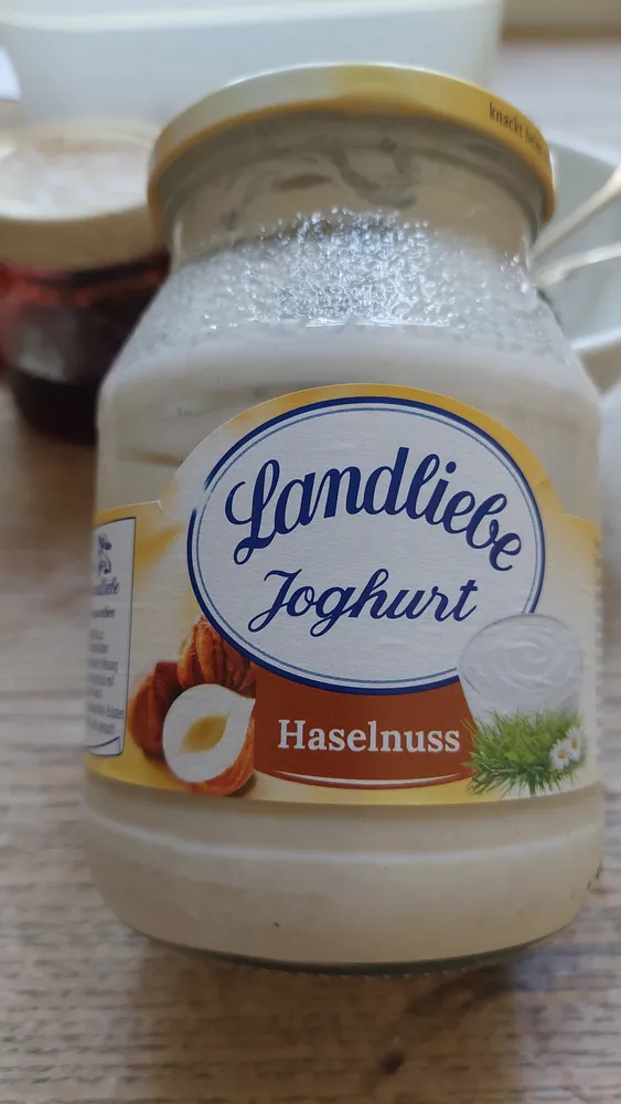 Landliebe Joghurt Haselnuss 4067517001605 Joghurt mit 10 % Haselnusszubereitung, 3,8 % Fett im Milchanteil