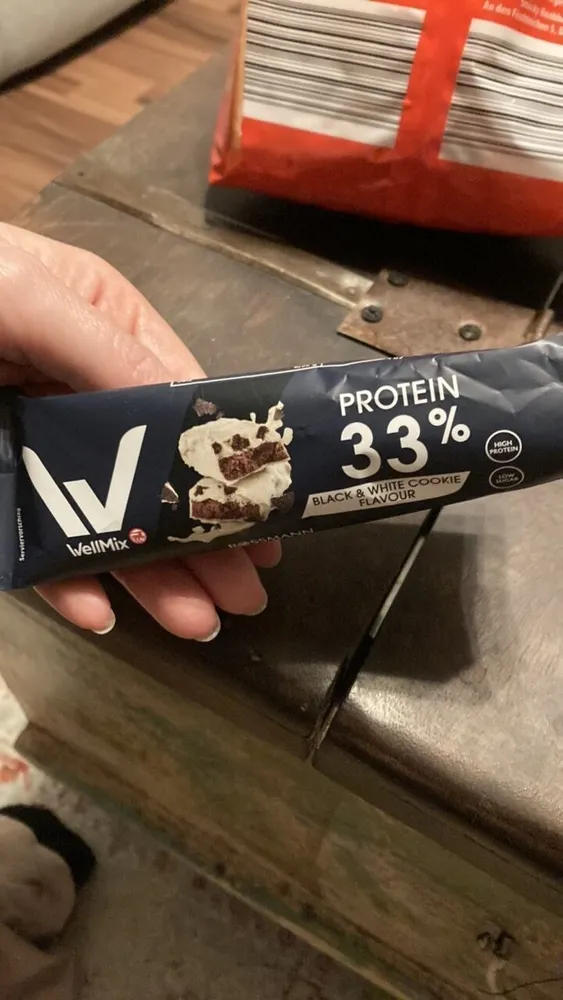 BLACK & WHITE COOKIE FLAVOUR
