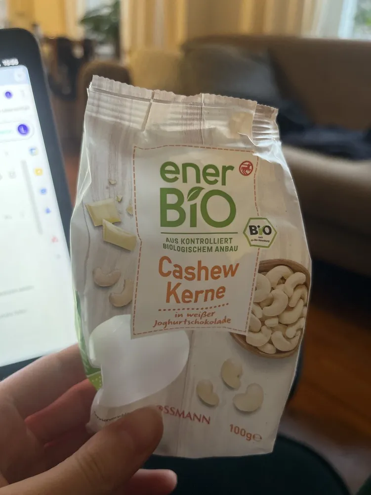 Cashewkerne in weißer Joghurtschokolade