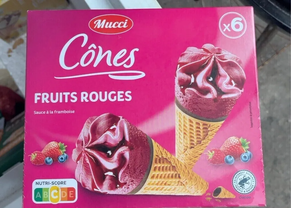 Cônes fruits rouges