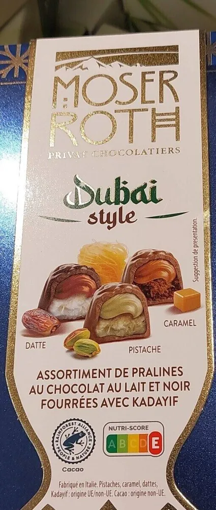 Assortiment de pralines au chocolat au lait et noir