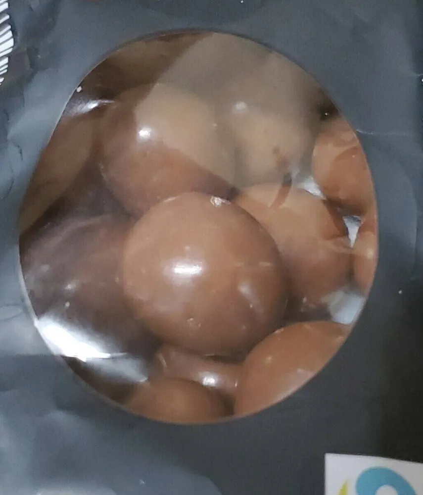Milk chocolate macadam nuts