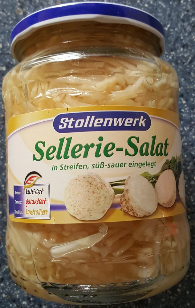 Sellerie-Salat in Streifen, süß-sauer eingelegt