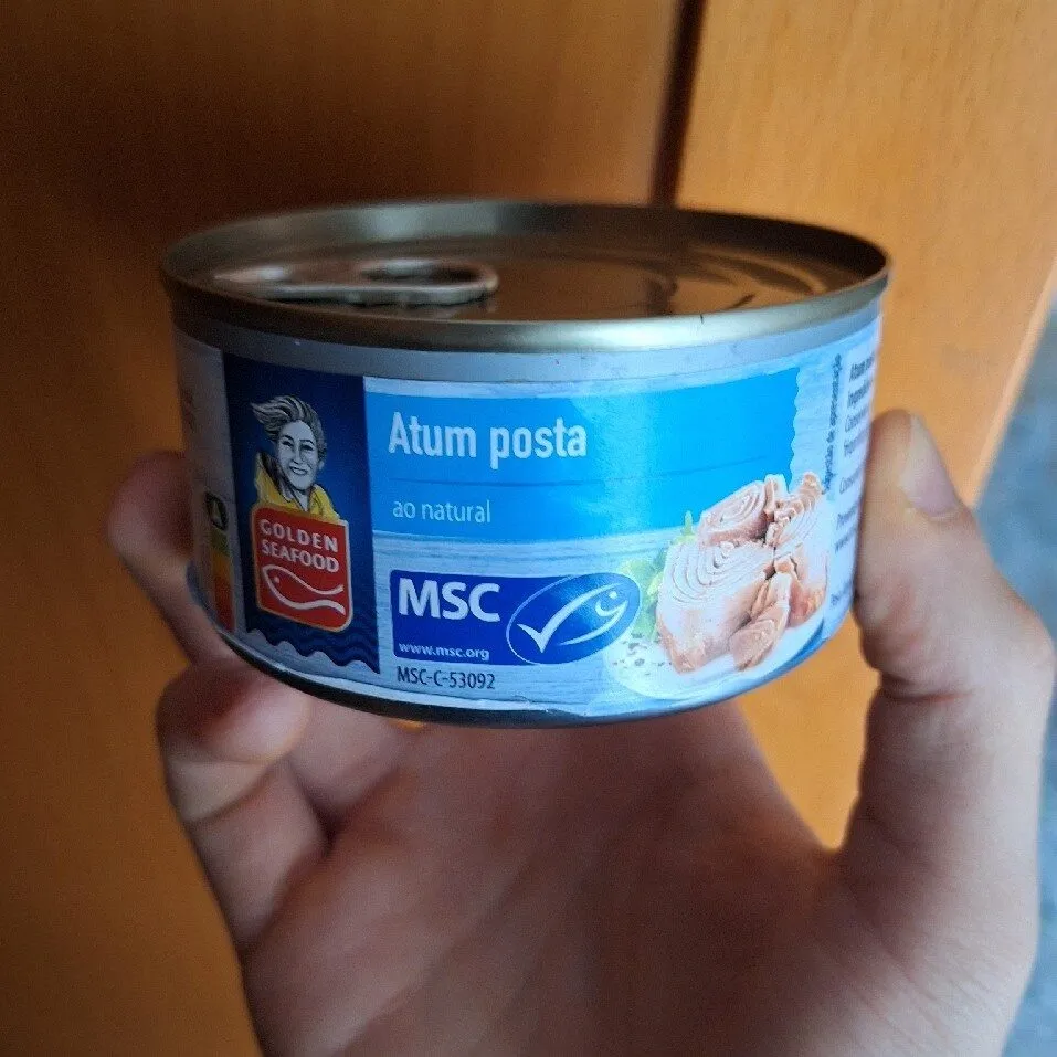Atum posta ao natural