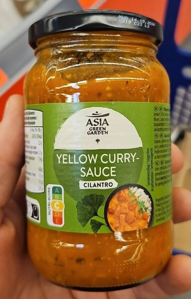 Yellow curry-sauce cilentro