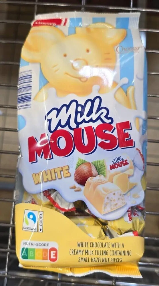 WHITE CHOCOLATE WITH A CREAMY MILK FILLING CONTAINING SMALL HAZELNUT PIECES
