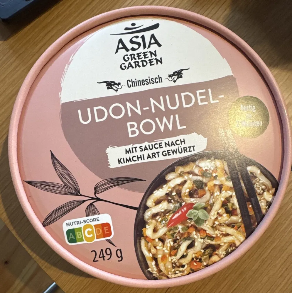 Udon-Nudel-Bowl mit Sauce nach Kimchi Art Gewürzt