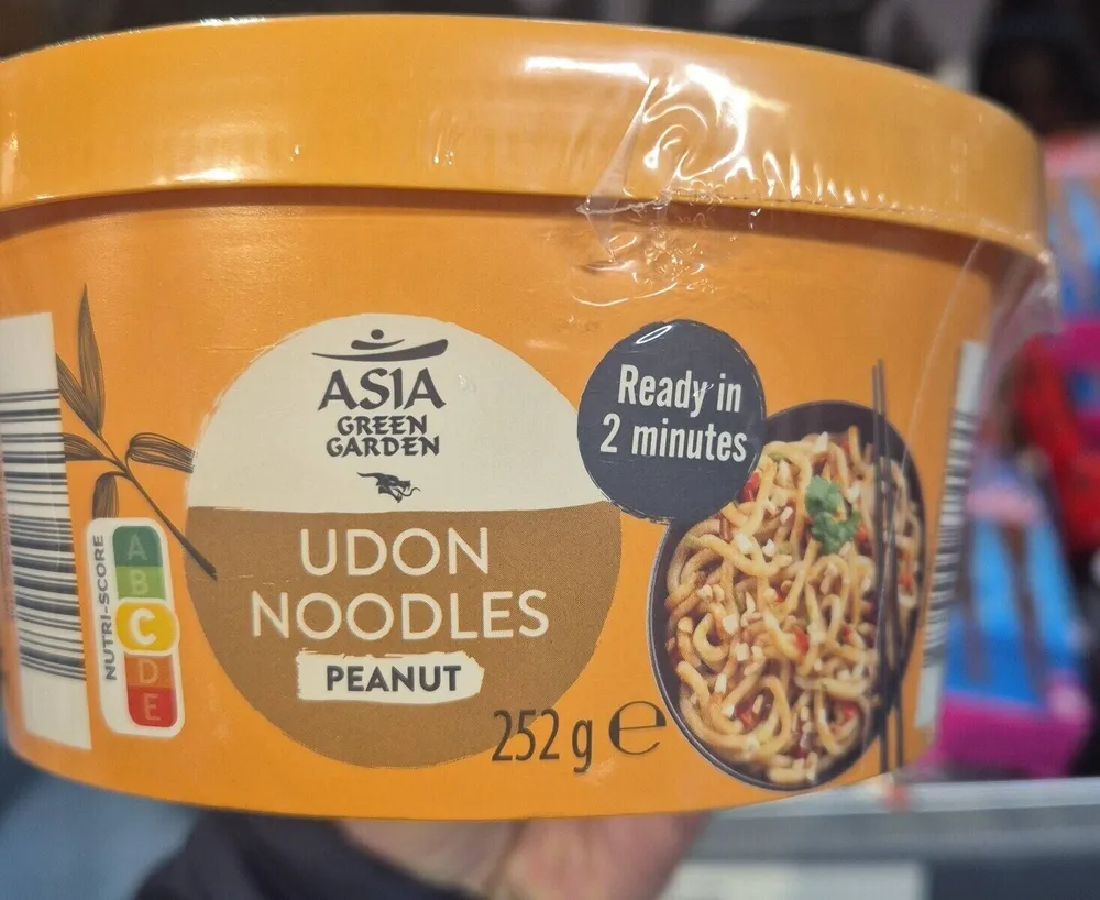 Udon noodles peanut