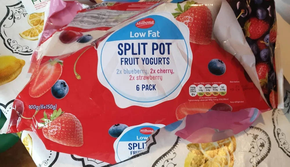 Split Pot Fruit Yogurt