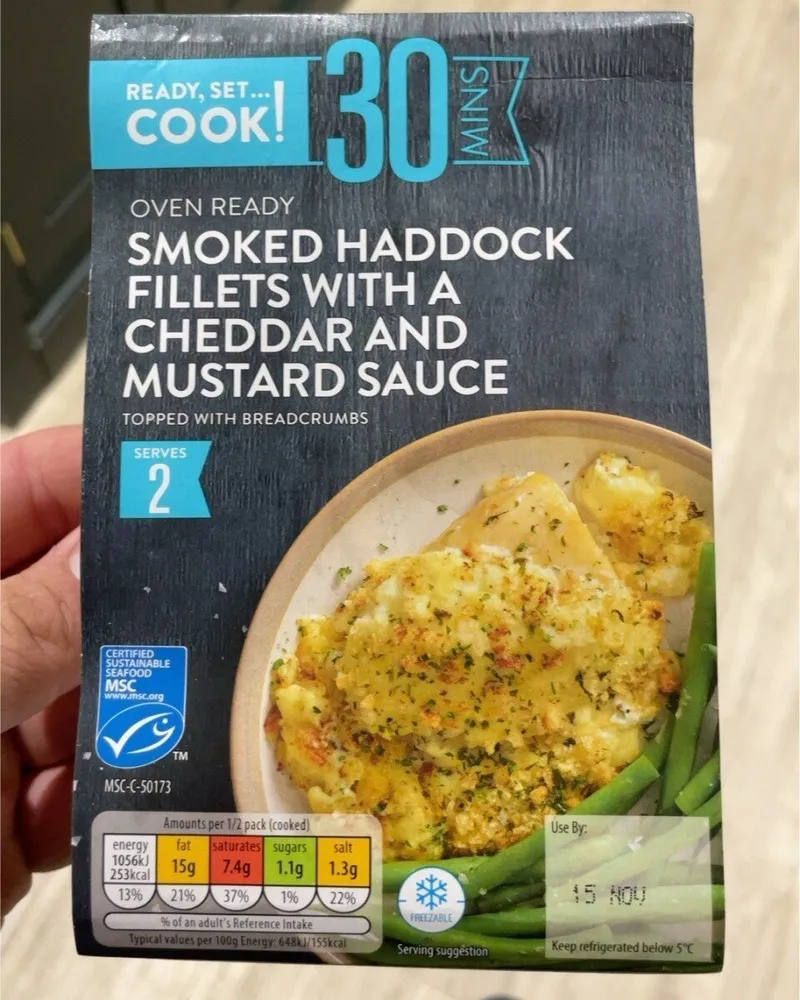 Smoked haddock fillets with a cheddar and mustard sauce