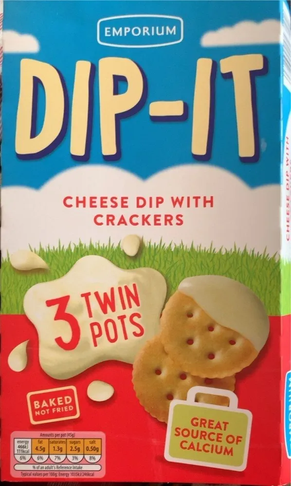 Cheese dip with crackers