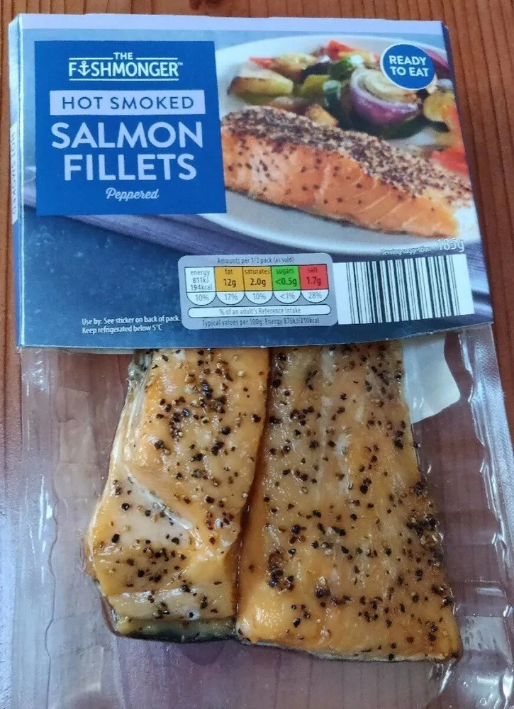 Salmon fillets peppered