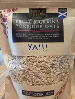 Fruit and grains porridge oats