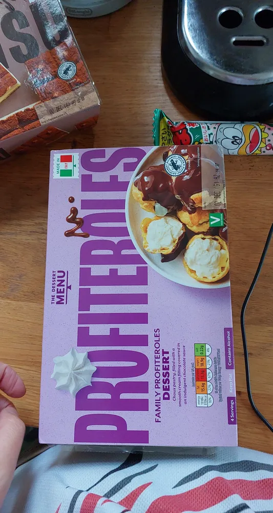 Profiterole dessert