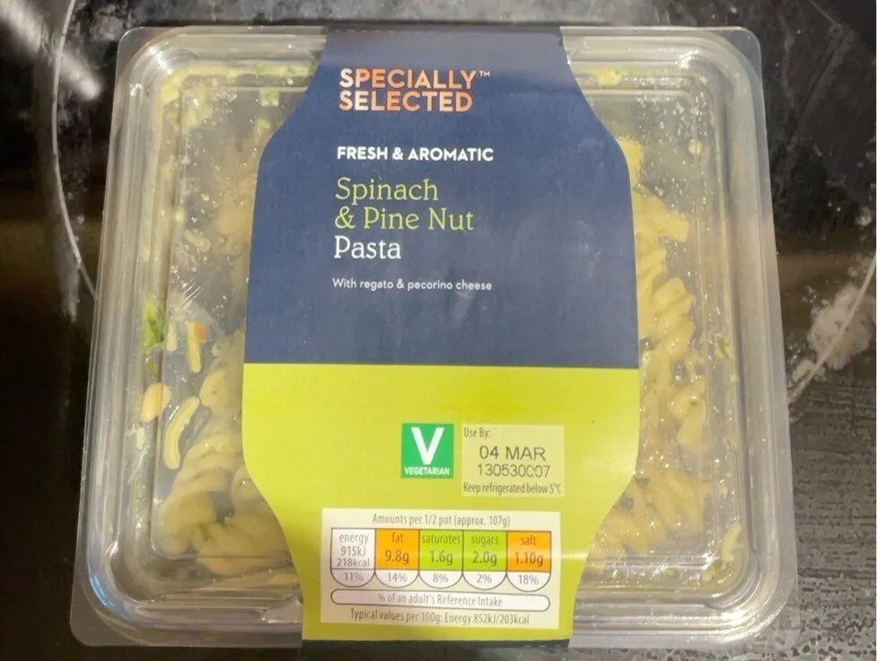 Spinich and pine nut pasta