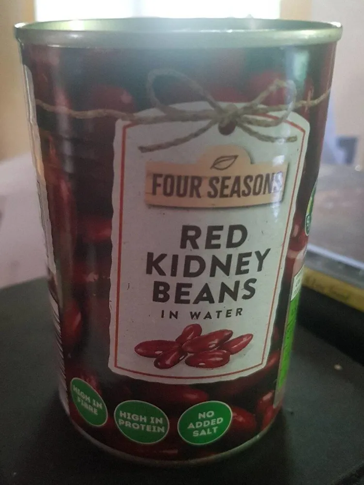 Red kidney beans in water