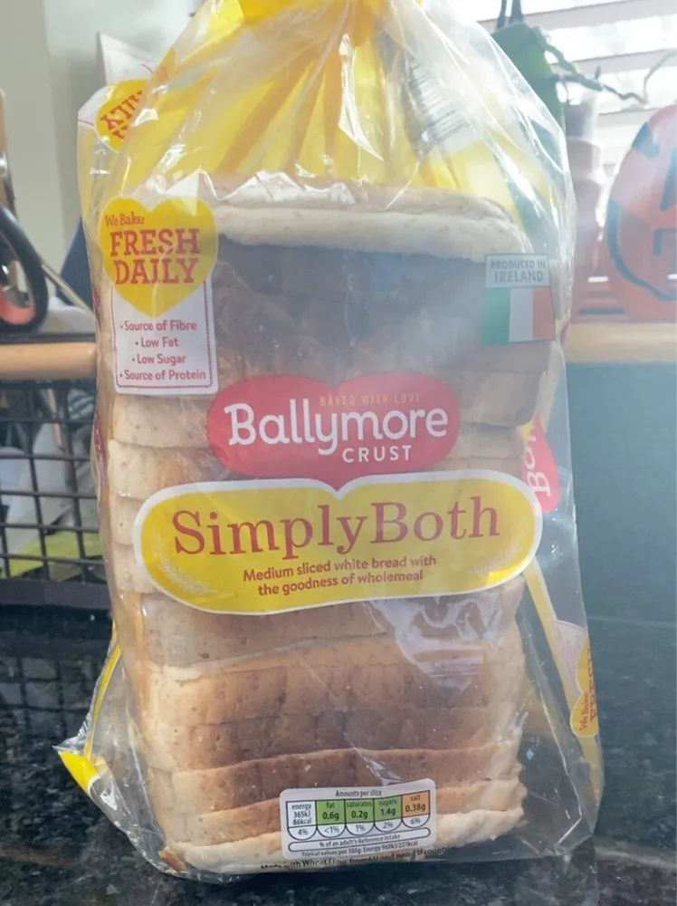 SimplyBoth Medium sliced white bread with wholemeal flour