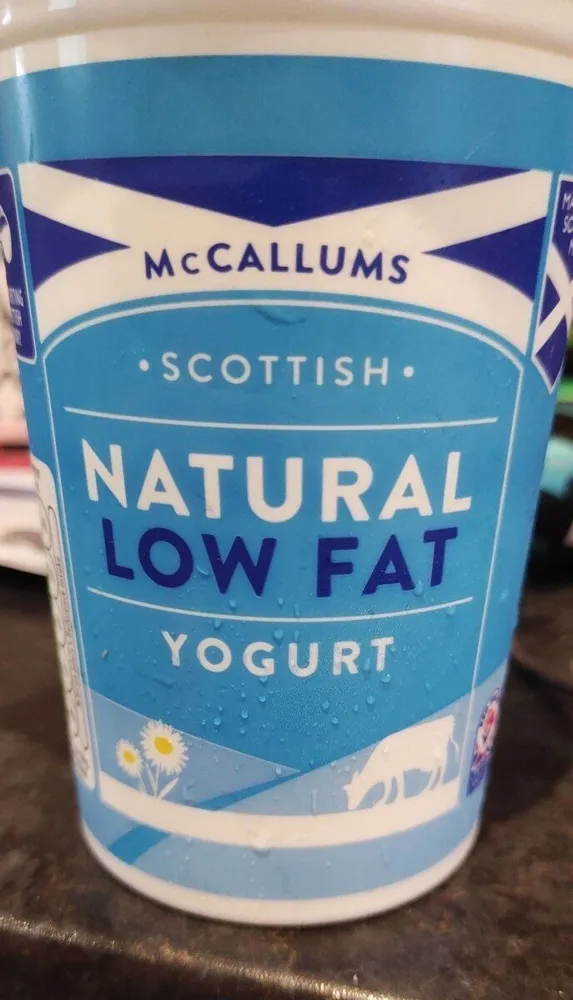 Natural low fat yoghurt