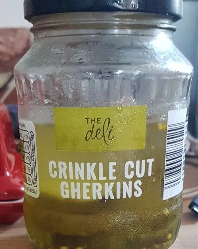 Crinkle cut gherkins